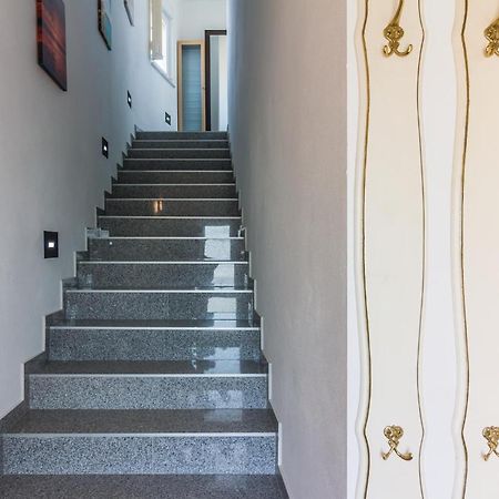 Stunning Apartment In Fazana With House Sea View Exterior foto