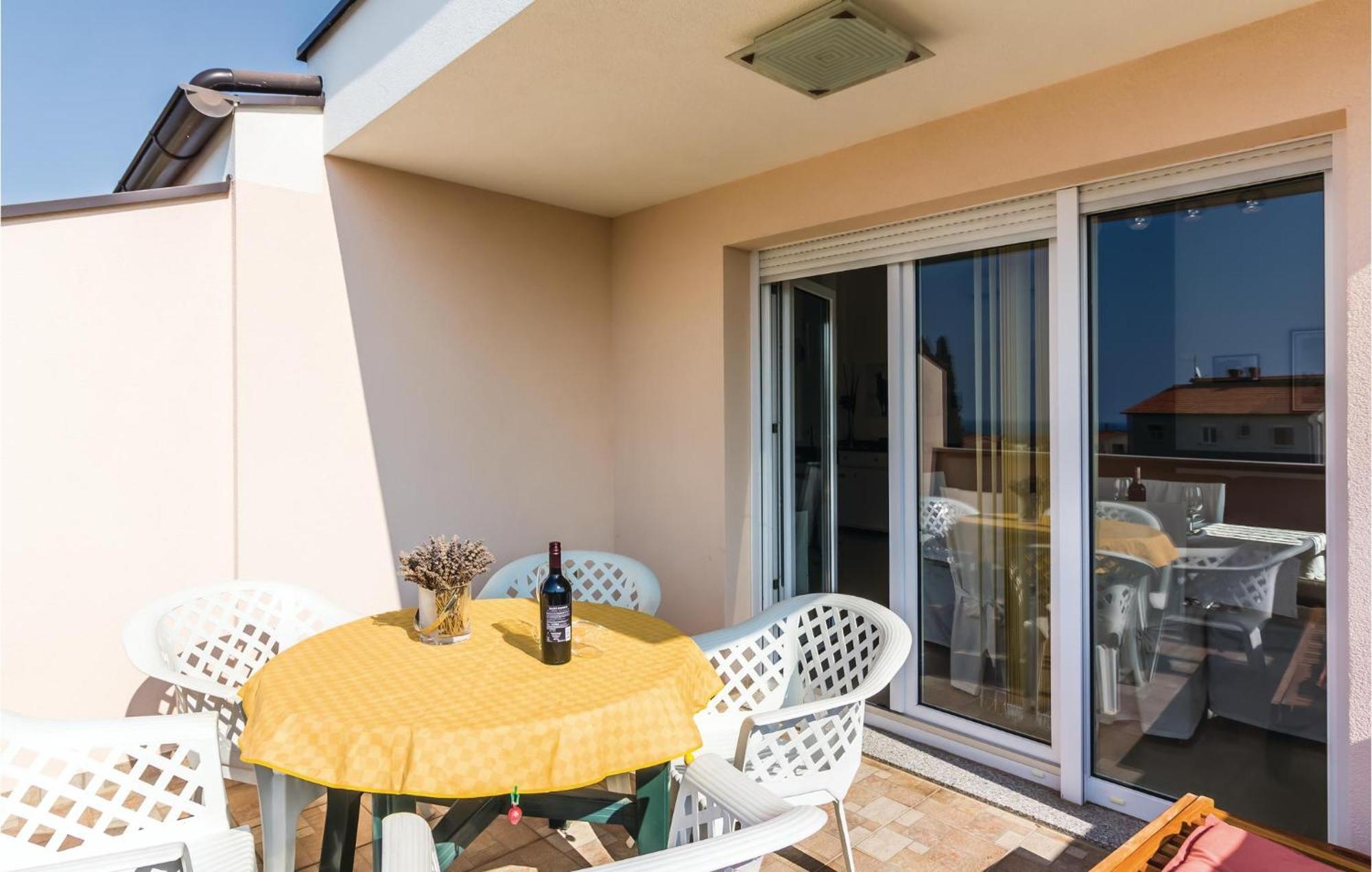 Stunning Apartment In Fazana With House Sea View Exterior foto