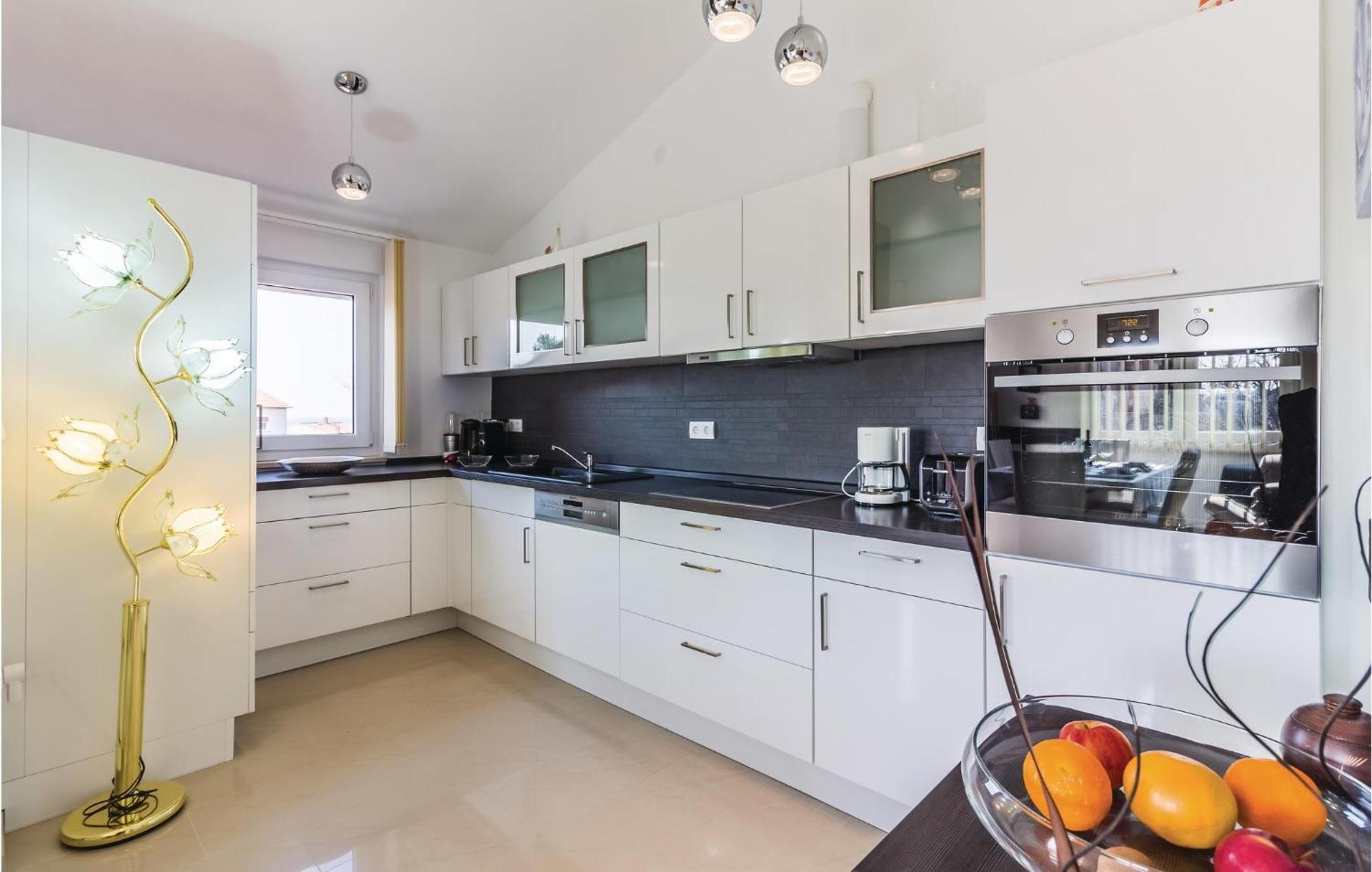 Stunning Apartment In Fazana With House Sea View Exterior foto