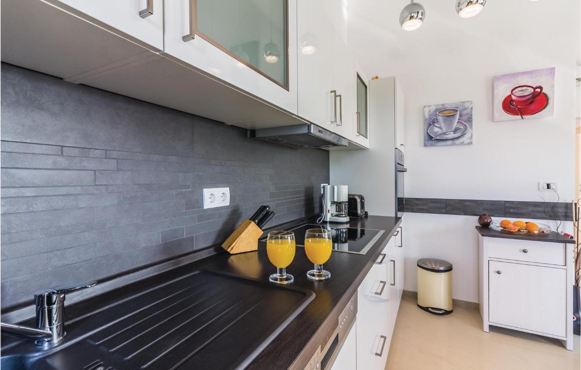 Stunning Apartment In Fazana With House Sea View Exterior foto