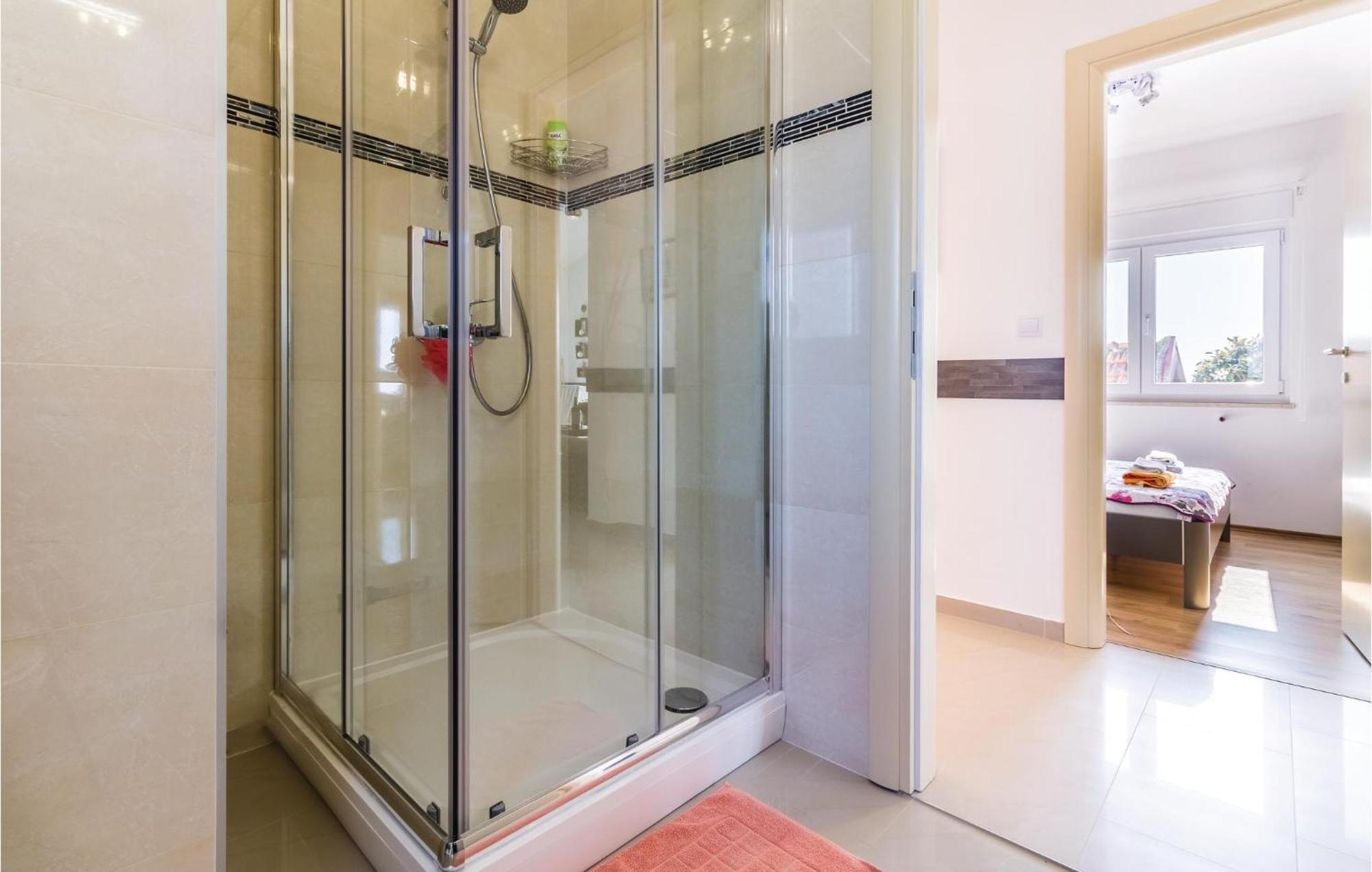 Stunning Apartment In Fazana With House Sea View Exterior foto