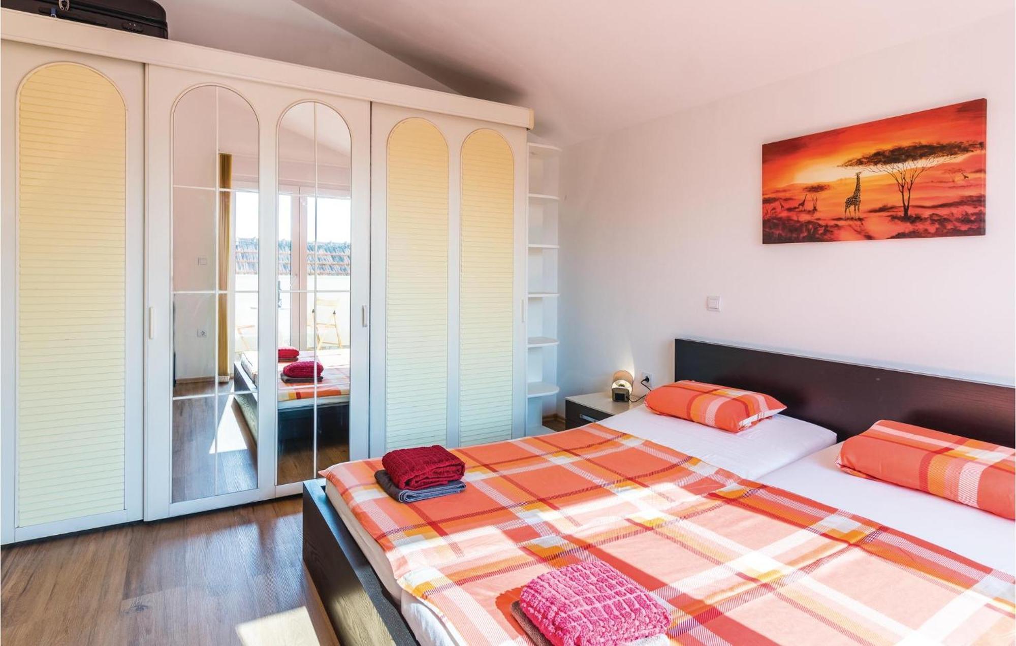 Stunning Apartment In Fazana With House Sea View Exterior foto