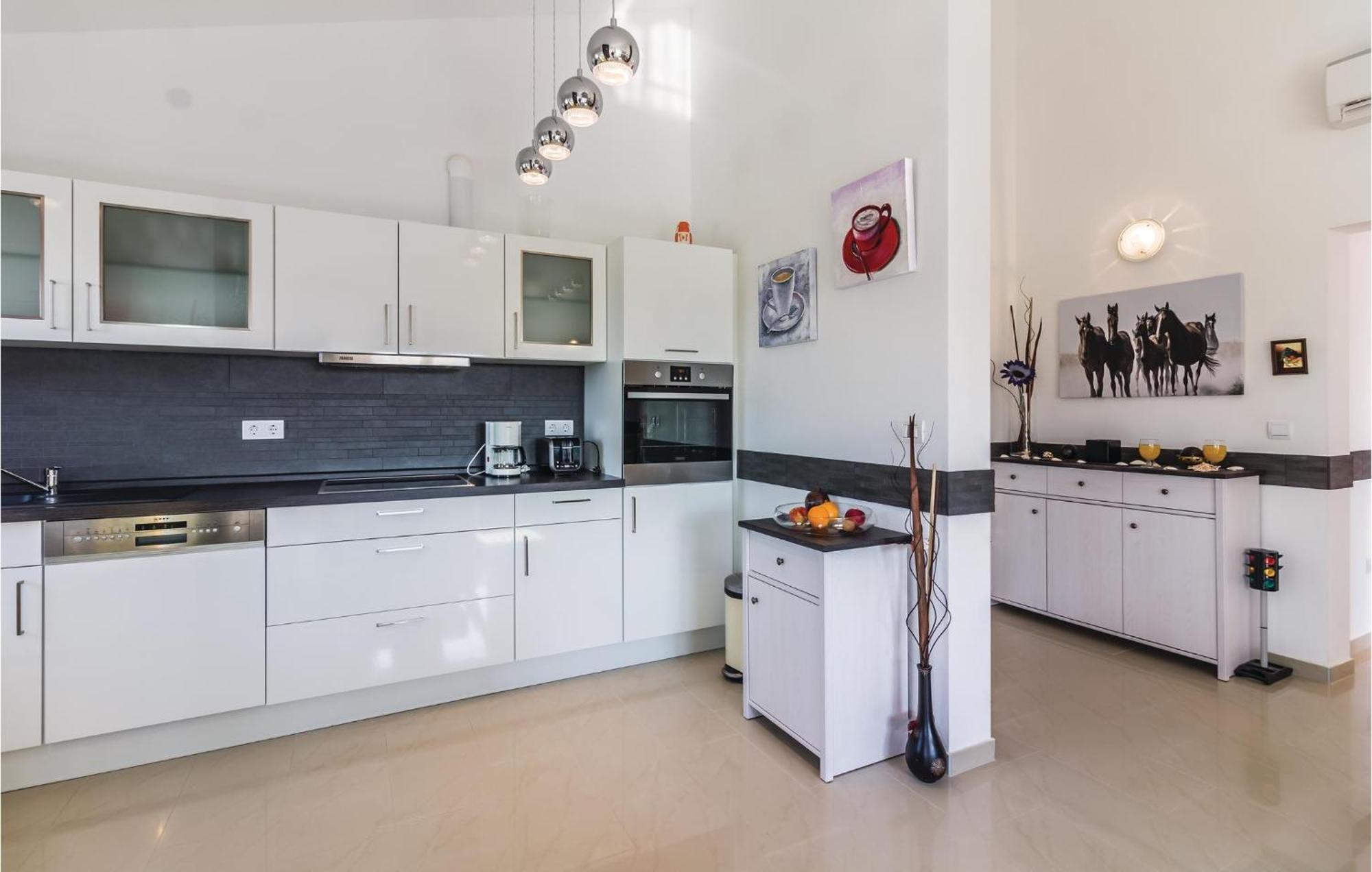 Stunning Apartment In Fazana With House Sea View Exterior foto