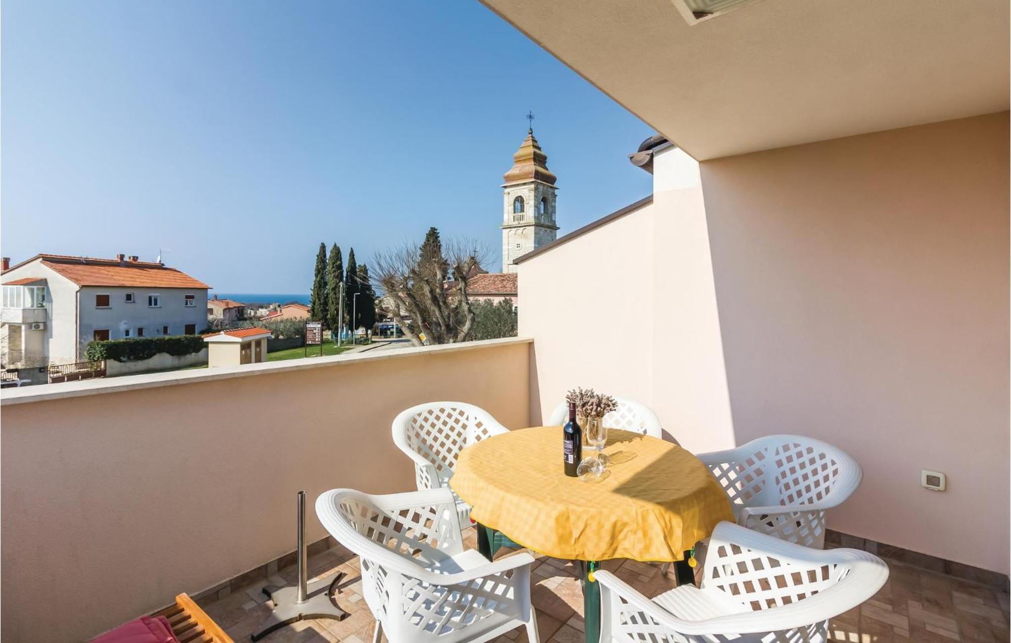 Stunning Apartment In Fazana With House Sea View Exterior foto