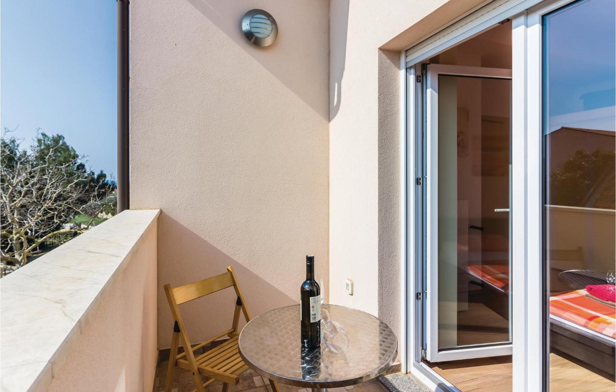 Stunning Apartment In Fazana With House Sea View Exterior foto