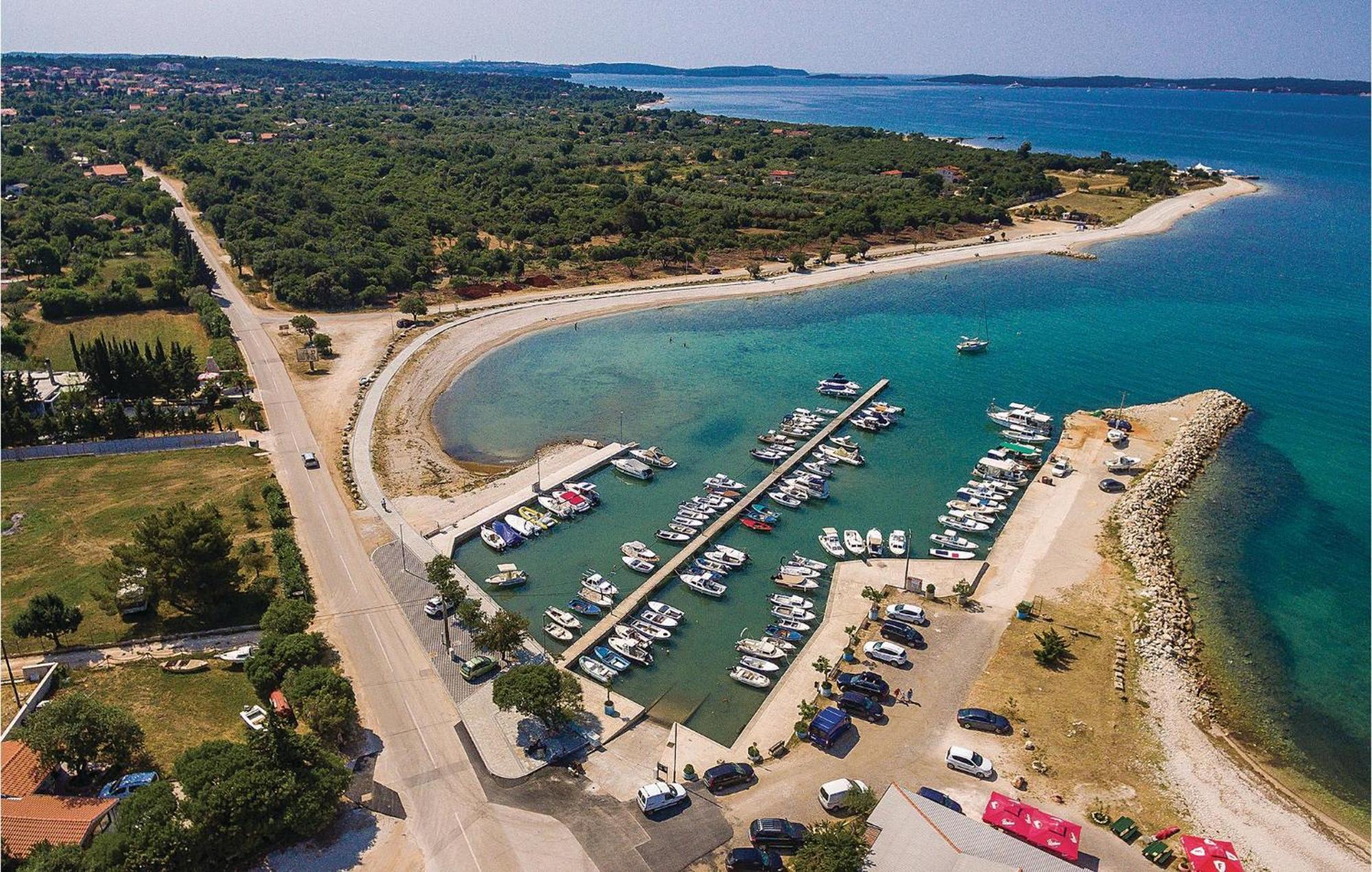 Stunning Apartment In Fazana With House Sea View Exterior foto